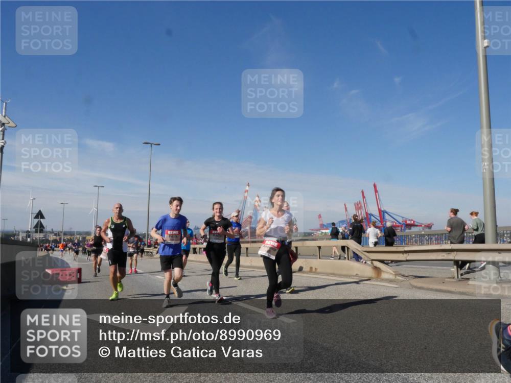 03.10.2025 - Köhlbrandbrückenlauf Matties Gatica Varas http://msf.ph/oto/8990969 03.10.2025 12:41:26 Position 2  meine-sportfotos.de