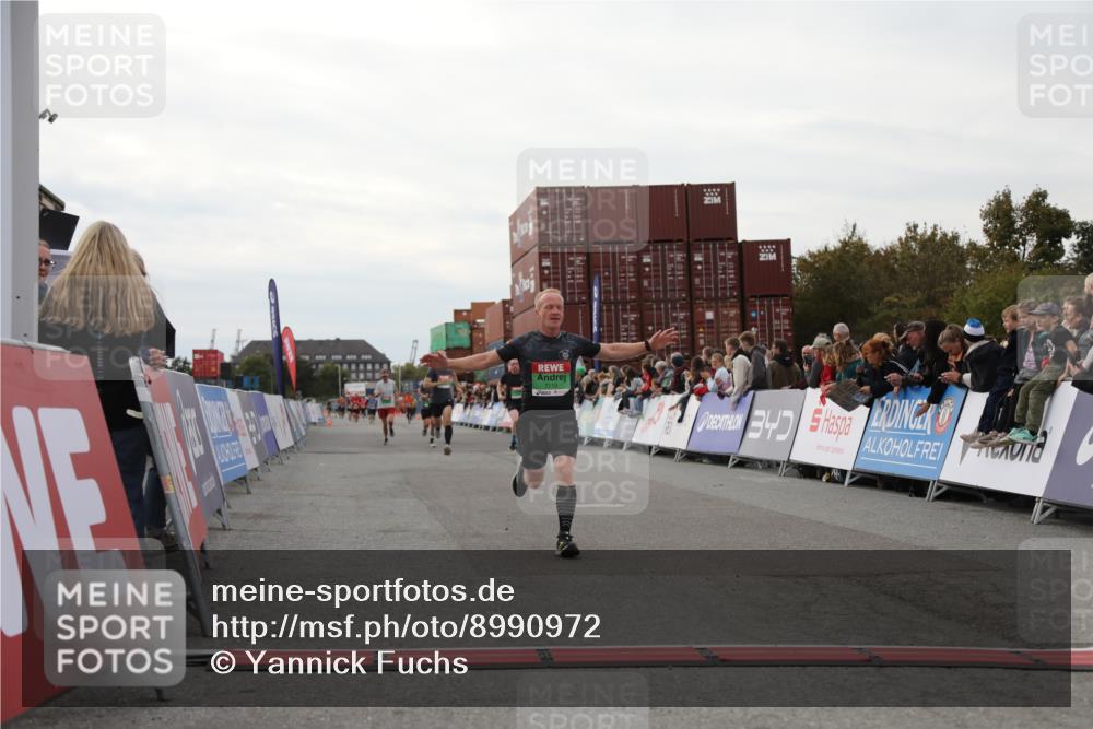 03.10.2025 - Köhlbrandbrückenlauf Yannick Fuchs http://msf.ph/oto/8990972 03.10.2025 16:02:30 Ziel 7110, 7111, 7219, 7280, 7411, 8784, 8786 meine-sportfotos.de