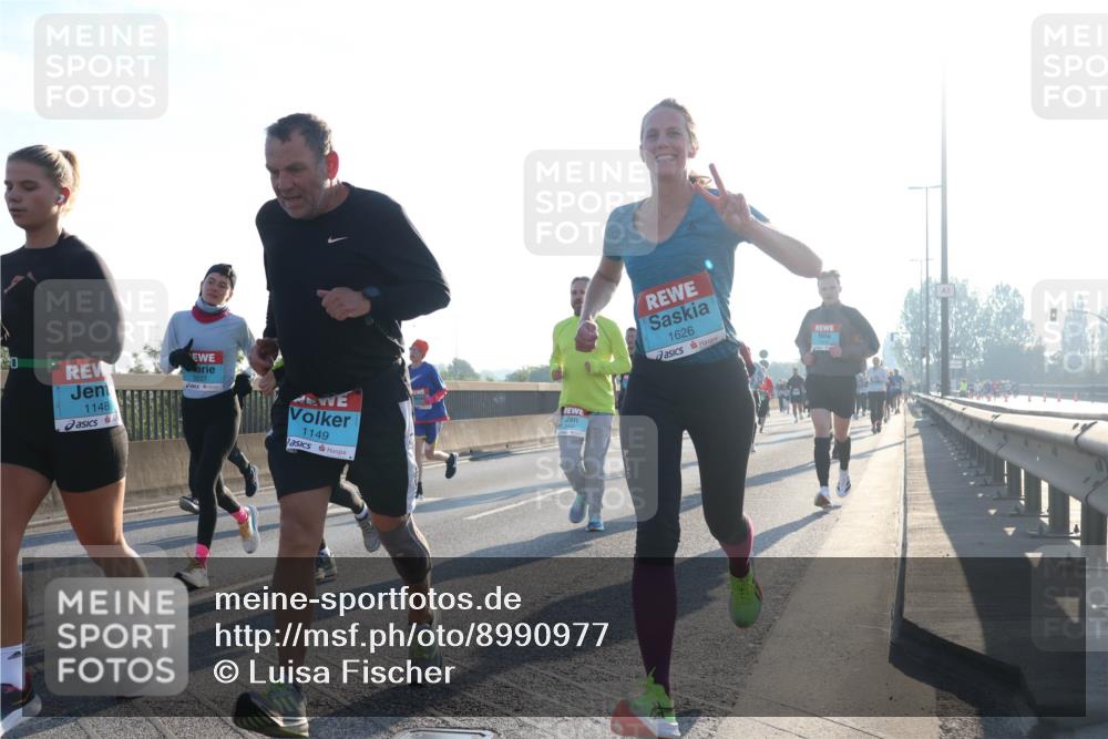 03.10.2025 - Köhlbrandbrückenlauf Luisa Fischer http://msf.ph/oto/8990977 03.10.2025 10:15:37 Position 3 0, 1148, 1149, 1626 meine-sportfotos.de