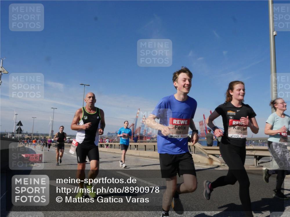 03.10.2025 - Köhlbrandbrückenlauf Matties Gatica Varas http://msf.ph/oto/8990978 03.10.2025 12:41:27 Position 2 6041, 6044 meine-sportfotos.de
