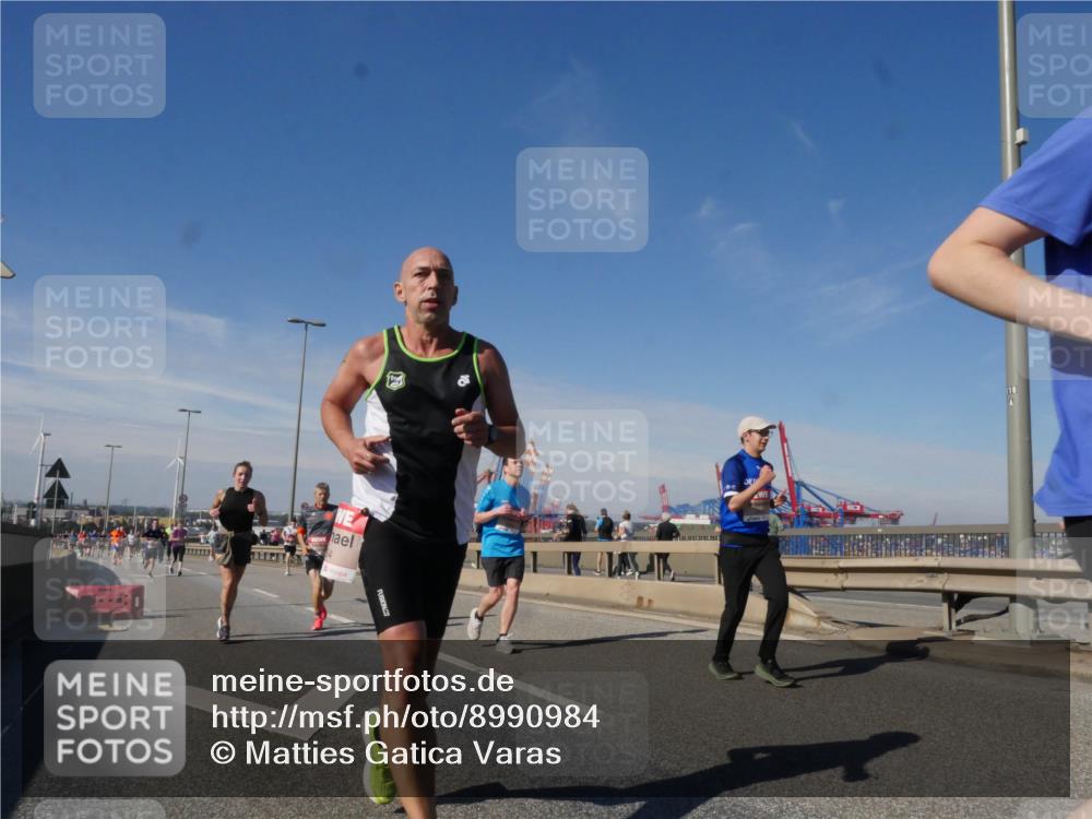 03.10.2025 - Köhlbrandbrückenlauf Matties Gatica Varas http://msf.ph/oto/8990984 03.10.2025 12:41:28 Position 2 118 meine-sportfotos.de