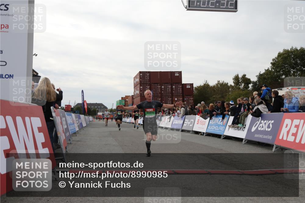 03.10.2025 - Köhlbrandbrückenlauf Yannick Fuchs http://msf.ph/oto/8990985 03.10.2025 16:02:30 Ziel 7110, 7111, 7219, 7280, 7411, 8784, 8786 meine-sportfotos.de