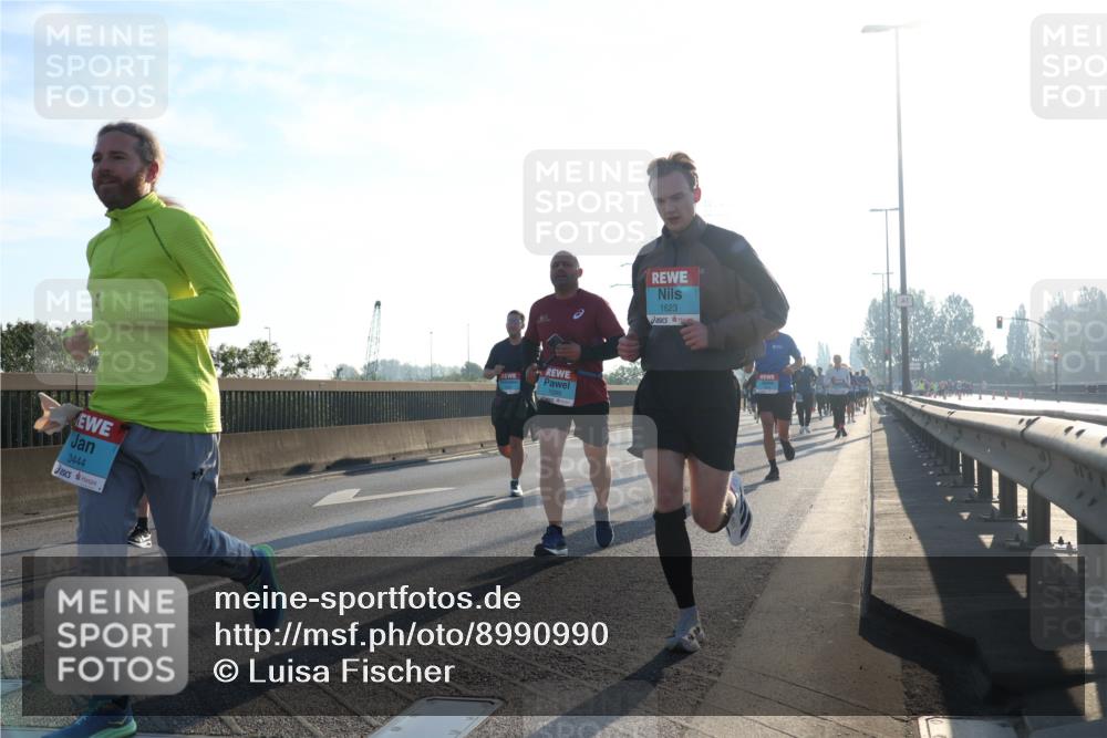 03.10.2025 - Köhlbrandbrückenlauf Luisa Fischer http://msf.ph/oto/8990990 03.10.2025 10:15:39 Position 3 3444, 1623 meine-sportfotos.de