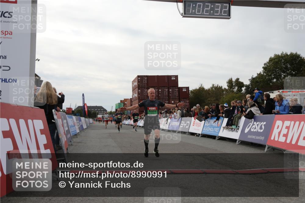 03.10.2025 - Köhlbrandbrückenlauf Yannick Fuchs http://msf.ph/oto/8990991 03.10.2025 16:02:30 Ziel 7110, 7111, 7219, 7280, 7411, 8784, 8786 meine-sportfotos.de