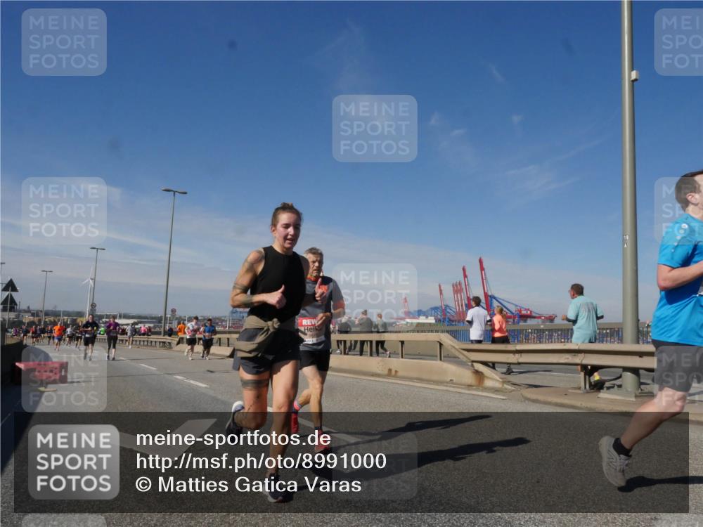 03.10.2025 - Köhlbrandbrückenlauf Matties Gatica Varas http://msf.ph/oto/8991000 03.10.2025 12:41:30 Position 2  meine-sportfotos.de