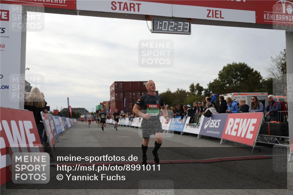 03.10.2025 - Köhlbrandbrückenlauf Yannick Fuchs http://msf.ph/oto/8991011 03.10.2025 16:02:31 Ziel 7110, 7111, 7219, 7280, 7411, 8784, 8786 meine-sportfotos.de