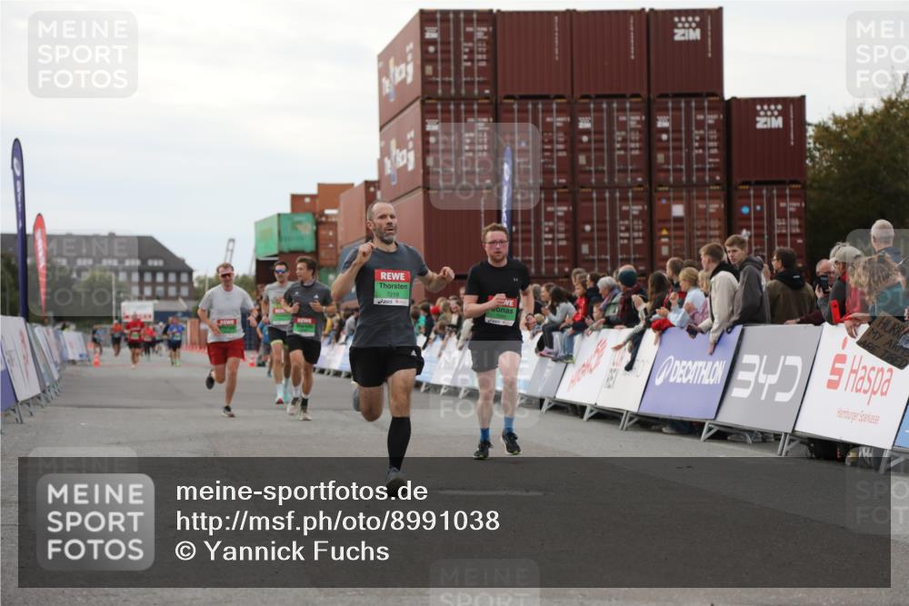 03.10.2025 - Köhlbrandbrückenlauf Yannick Fuchs http://msf.ph/oto/8991038 03.10.2025 16:02:32 Ziel 7110, 7111, 7219, 7280, 7411, 8784, 8786 meine-sportfotos.de