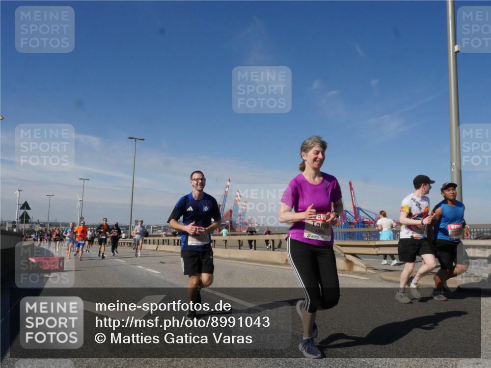 03.10.2025 - Köhlbrandbrückenlauf Matties Gatica Varas http://msf.ph/oto/8991043 03.10.2025 12:41:36 Position 2 4384, 18 meine-sportfotos.de