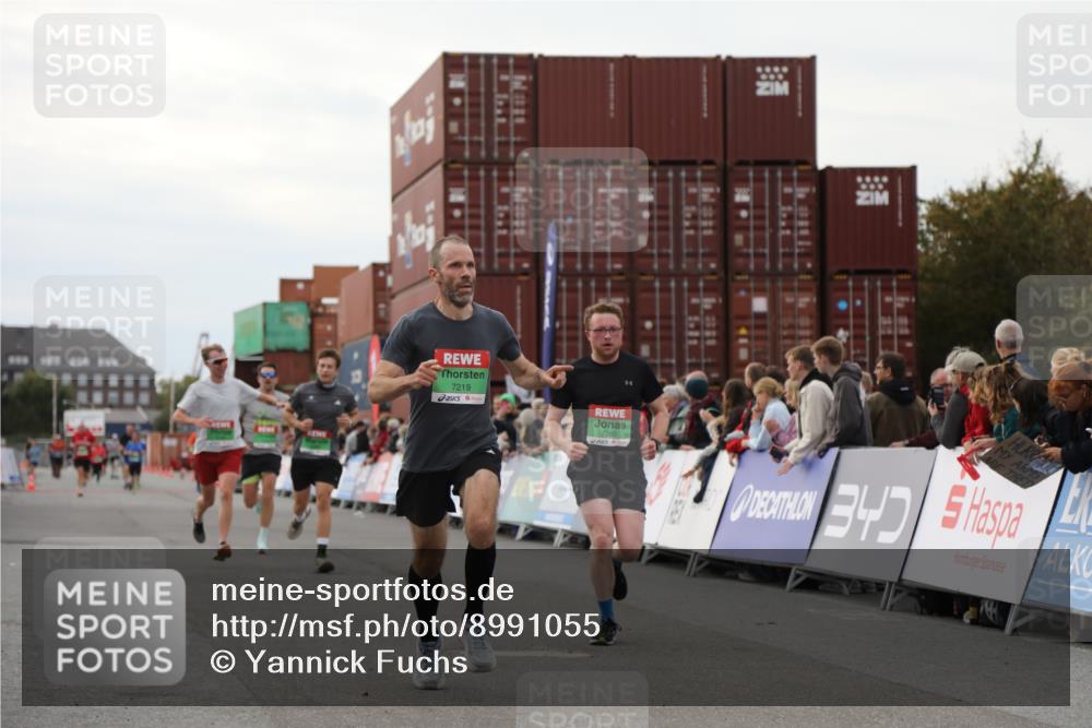 03.10.2025 - Köhlbrandbrückenlauf Yannick Fuchs http://msf.ph/oto/8991055 03.10.2025 16:02:33 Ziel 7110, 7111, 7219, 7280, 7411, 8784, 8786 meine-sportfotos.de