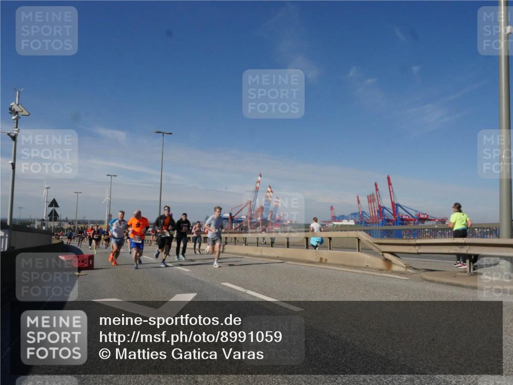 03.10.2025 - Köhlbrandbrückenlauf Matties Gatica Varas http://msf.ph/oto/8991059 03.10.2025 12:41:39 Position 2  meine-sportfotos.de
