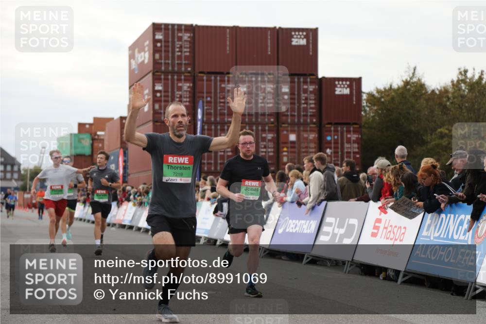 03.10.2025 - Köhlbrandbrückenlauf Yannick Fuchs http://msf.ph/oto/8991069 03.10.2025 16:02:33 Ziel 7110, 7111, 7219, 7280, 7411, 8784, 8786 meine-sportfotos.de