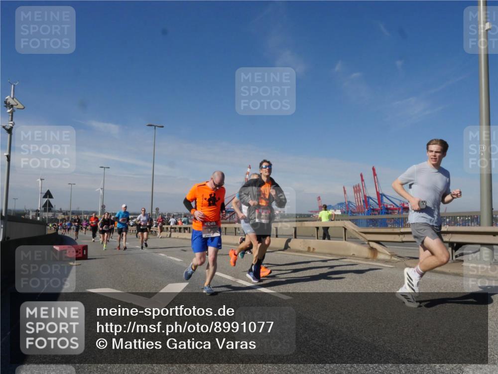 03.10.2025 - Köhlbrandbrückenlauf Matties Gatica Varas http://msf.ph/oto/8991077 03.10.2025 12:41:41 Position 2  meine-sportfotos.de