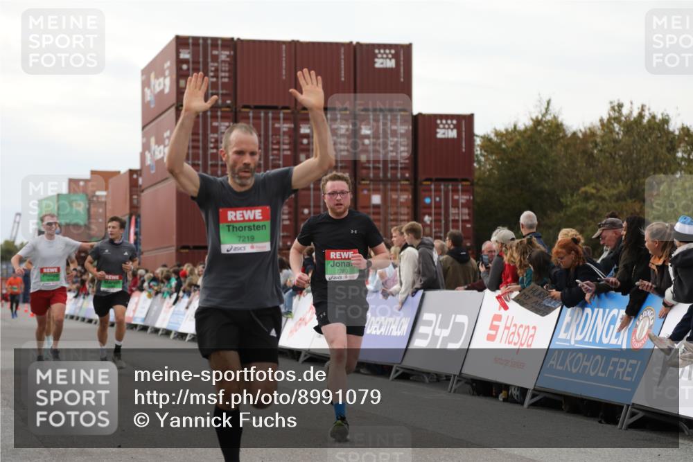 03.10.2025 - Köhlbrandbrückenlauf Yannick Fuchs http://msf.ph/oto/8991079 03.10.2025 16:02:33 Ziel 7110, 7111, 7219, 7280, 7411, 8784, 8786 meine-sportfotos.de
