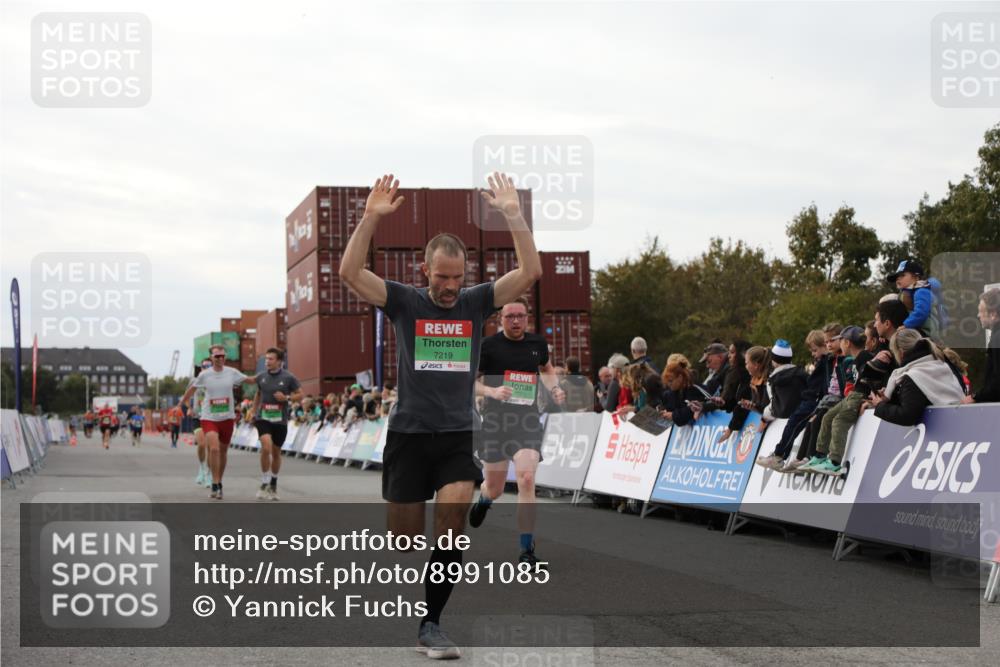 03.10.2025 - Köhlbrandbrückenlauf Yannick Fuchs http://msf.ph/oto/8991085 03.10.2025 16:02:33 Ziel 7110, 7111, 7219, 7280, 7411, 8784, 8786 meine-sportfotos.de