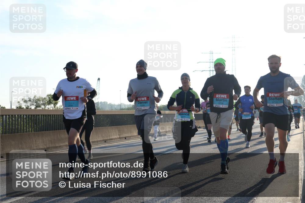 03.10.2025 - Köhlbrandbrückenlauf Luisa Fischer http://msf.ph/oto/8991086 03.10.2025 10:15:50 Position 3 3791, 1378, 1377, 3708, 3710 meine-sportfotos.de