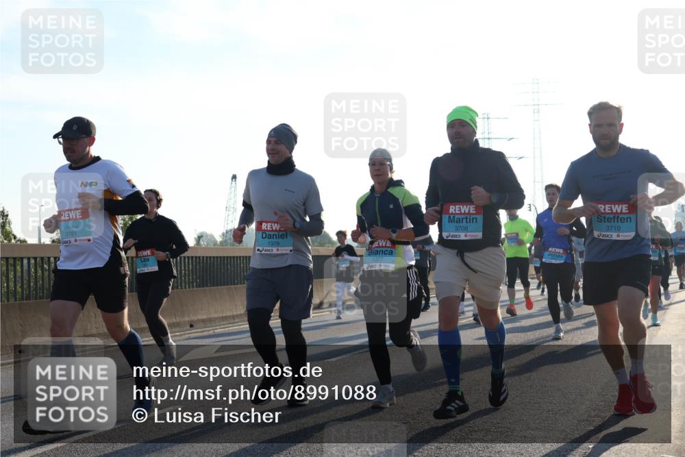 03.10.2025 - Köhlbrandbrückenlauf Luisa Fischer http://msf.ph/oto/8991088 03.10.2025 10:15:50 Position 3 3791, 1378, 1377, 3708, 3710 meine-sportfotos.de