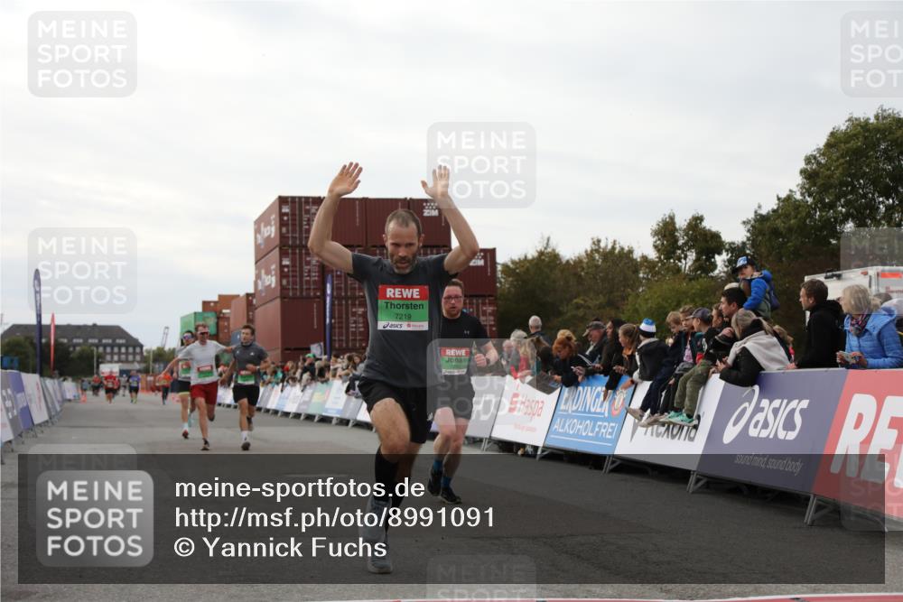 03.10.2025 - Köhlbrandbrückenlauf Yannick Fuchs http://msf.ph/oto/8991091 03.10.2025 16:02:34 Ziel 7110, 7111, 7219, 7280, 7411, 8784, 8786 meine-sportfotos.de