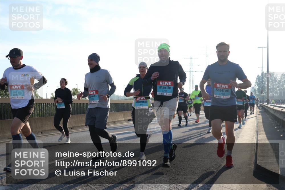03.10.2025 - Köhlbrandbrückenlauf Luisa Fischer http://msf.ph/oto/8991092 03.10.2025 10:15:51 Position 3 3791, 1378, 1377, 3708, 3710 meine-sportfotos.de