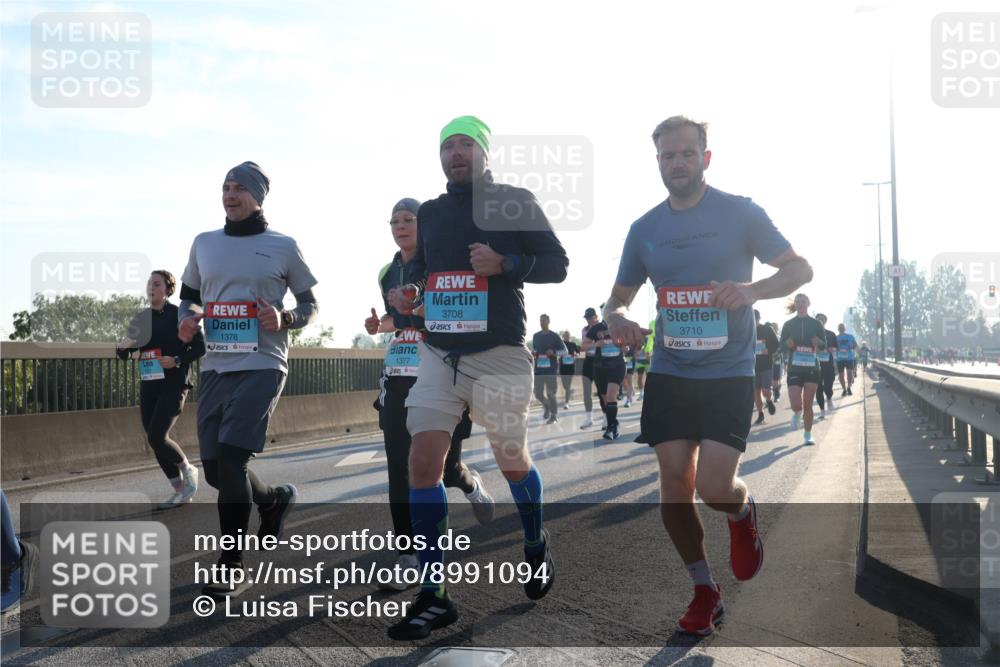 03.10.2025 - Köhlbrandbrückenlauf Luisa Fischer http://msf.ph/oto/8991094 03.10.2025 10:15:51 Position 3 1378, 3708, 3710, 1377 meine-sportfotos.de