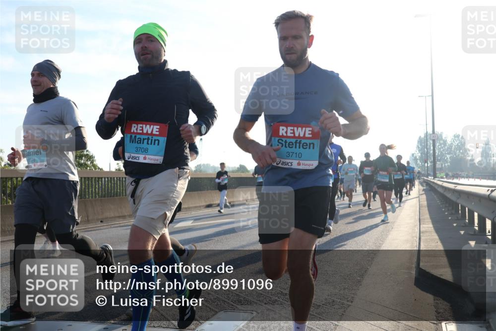 03.10.2025 - Köhlbrandbrückenlauf Luisa Fischer http://msf.ph/oto/8991096 03.10.2025 10:15:51 Position 3 1378, 3708, 3710 meine-sportfotos.de