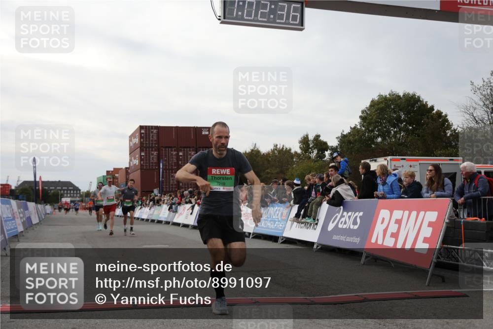 03.10.2025 - Köhlbrandbrückenlauf Yannick Fuchs http://msf.ph/oto/8991097 03.10.2025 16:02:34 Ziel 7110, 7111, 7219, 7280, 7411, 8784, 8786 meine-sportfotos.de