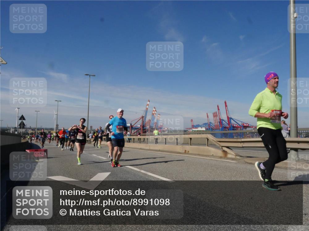 03.10.2025 - Köhlbrandbrückenlauf Matties Gatica Varas http://msf.ph/oto/8991098 03.10.2025 12:41:44 Position 2  meine-sportfotos.de