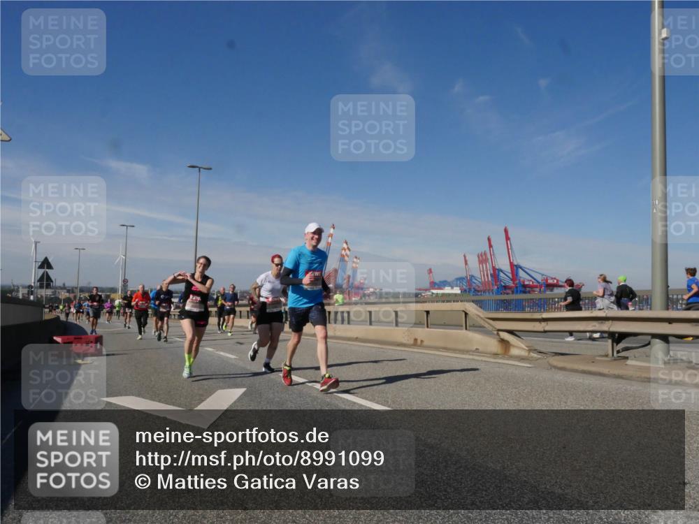 03.10.2025 - Köhlbrandbrückenlauf Matties Gatica Varas http://msf.ph/oto/8991099 03.10.2025 12:41:44 Position 2  meine-sportfotos.de
