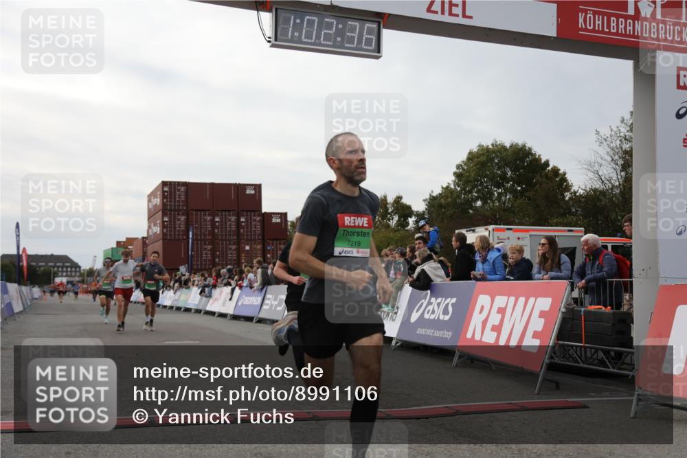 03.10.2025 - Köhlbrandbrückenlauf Yannick Fuchs http://msf.ph/oto/8991106 03.10.2025 16:02:34 Ziel 7110, 7111, 7219, 7280, 7411, 8784, 8786 meine-sportfotos.de