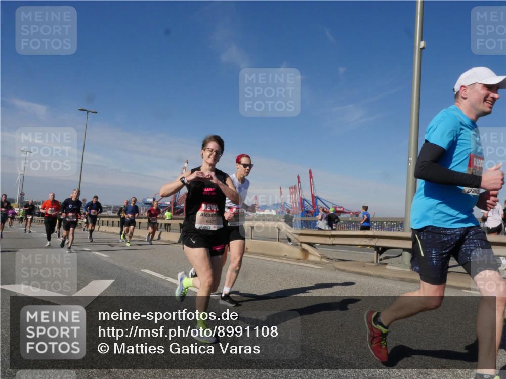 03.10.2025 - Köhlbrandbrückenlauf Matties Gatica Varas http://msf.ph/oto/8991108 03.10.2025 12:41:46 Position 2 6427 meine-sportfotos.de