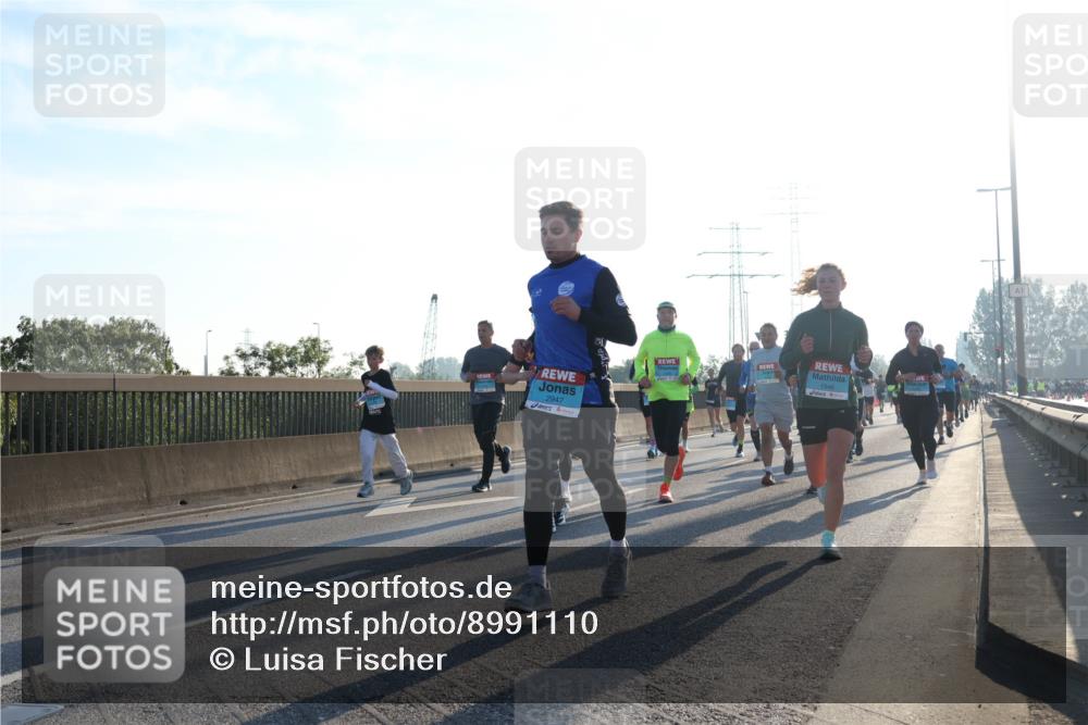 03.10.2025 - Köhlbrandbrückenlauf Luisa Fischer http://msf.ph/oto/8991110 03.10.2025 10:15:52 Position 3 2947, 1946, 1 meine-sportfotos.de