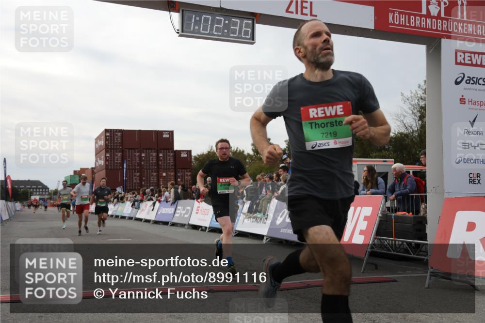 03.10.2025 - Köhlbrandbrückenlauf Yannick Fuchs http://msf.ph/oto/8991116 03.10.2025 16:02:34 Ziel 7110, 7111, 7219, 7280, 7411, 8784, 8786 meine-sportfotos.de