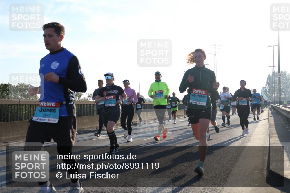 03.10.2025 - Köhlbrandbrückenlauf Luisa Fischer http://msf.ph/oto/8991119 03.10.2025 10:15:53 Position 3 2947, 3011, 1946, 1 meine-sportfotos.de