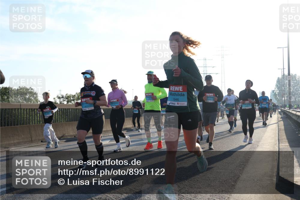 03.10.2025 - Köhlbrandbrückenlauf Luisa Fischer http://msf.ph/oto/8991122 03.10.2025 10:15:53 Position 3 1946, 1409, 3011, 1403, 1 meine-sportfotos.de