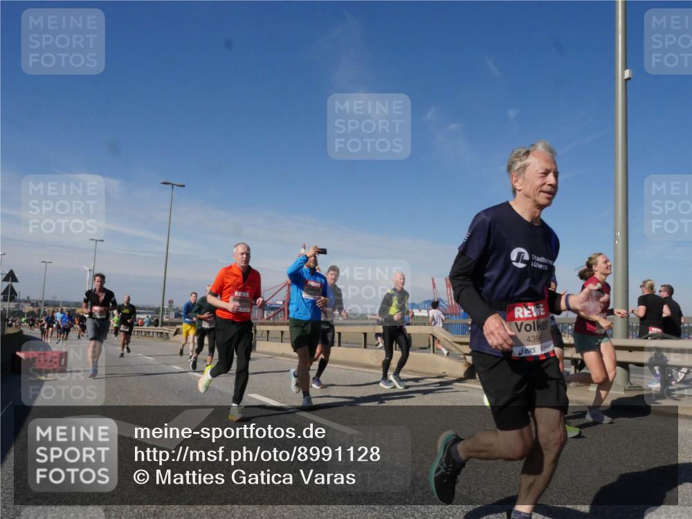 03.10.2025 - Köhlbrandbrückenlauf Matties Gatica Varas http://msf.ph/oto/8991128 03.10.2025 12:41:49 Position 2 4395 meine-sportfotos.de
