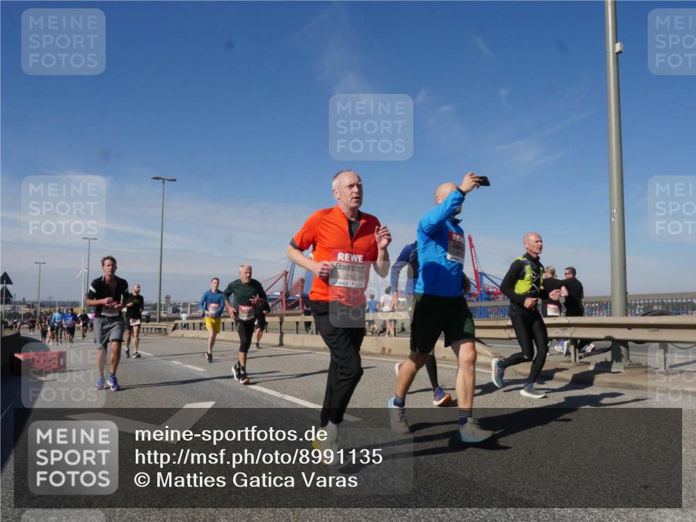 03.10.2025 - Köhlbrandbrückenlauf Matties Gatica Varas http://msf.ph/oto/8991135 03.10.2025 12:41:50 Position 2 6163 meine-sportfotos.de