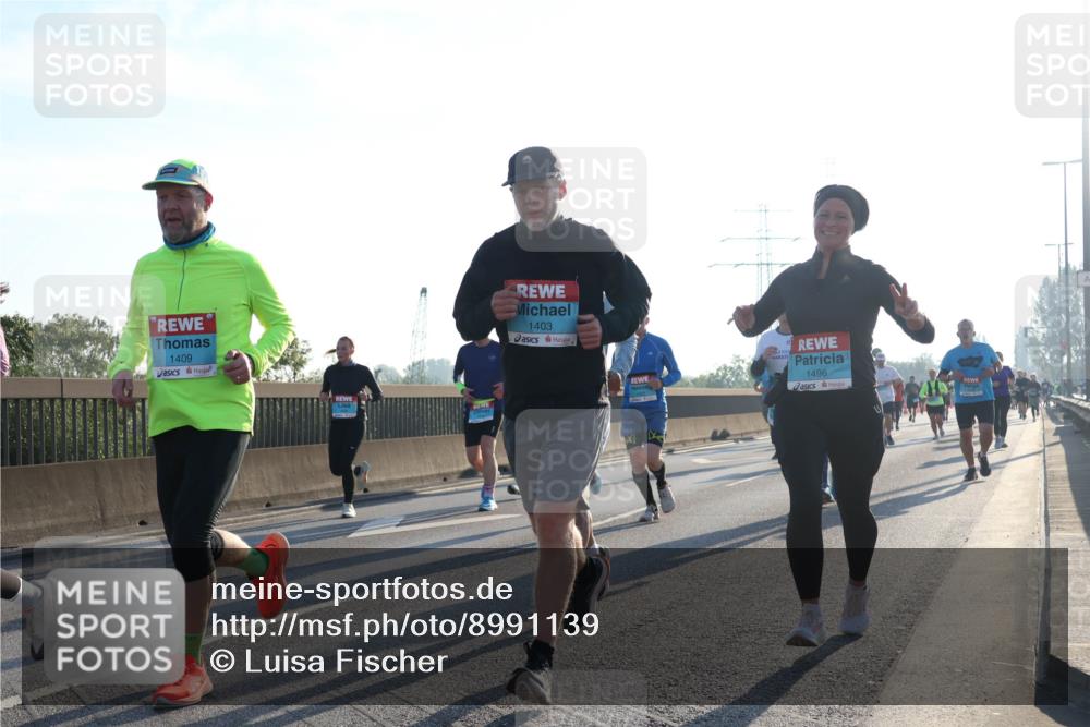 03.10.2025 - Köhlbrandbrückenlauf Luisa Fischer http://msf.ph/oto/8991139 03.10.2025 10:15:55 Position 3 1409, 1403, 1496 meine-sportfotos.de