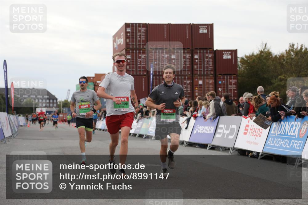 03.10.2025 - Köhlbrandbrückenlauf Yannick Fuchs http://msf.ph/oto/8991147 03.10.2025 16:02:36 Ziel 7219, 7280, 7411, 8784, 8786 meine-sportfotos.de