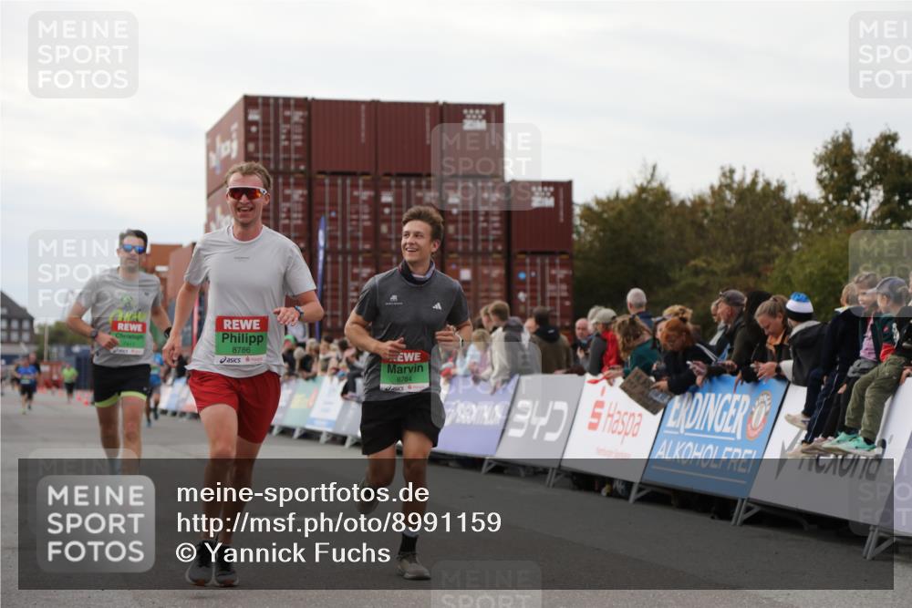 03.10.2025 - Köhlbrandbrückenlauf Yannick Fuchs http://msf.ph/oto/8991159 03.10.2025 16:02:36 Ziel 7219, 7280, 7411, 8784, 8786 meine-sportfotos.de