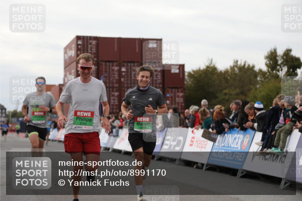 03.10.2025 - Köhlbrandbrückenlauf Yannick Fuchs http://msf.ph/oto/8991170 03.10.2025 16:02:36 Ziel 7219, 7280, 7411, 8784, 8786 meine-sportfotos.de