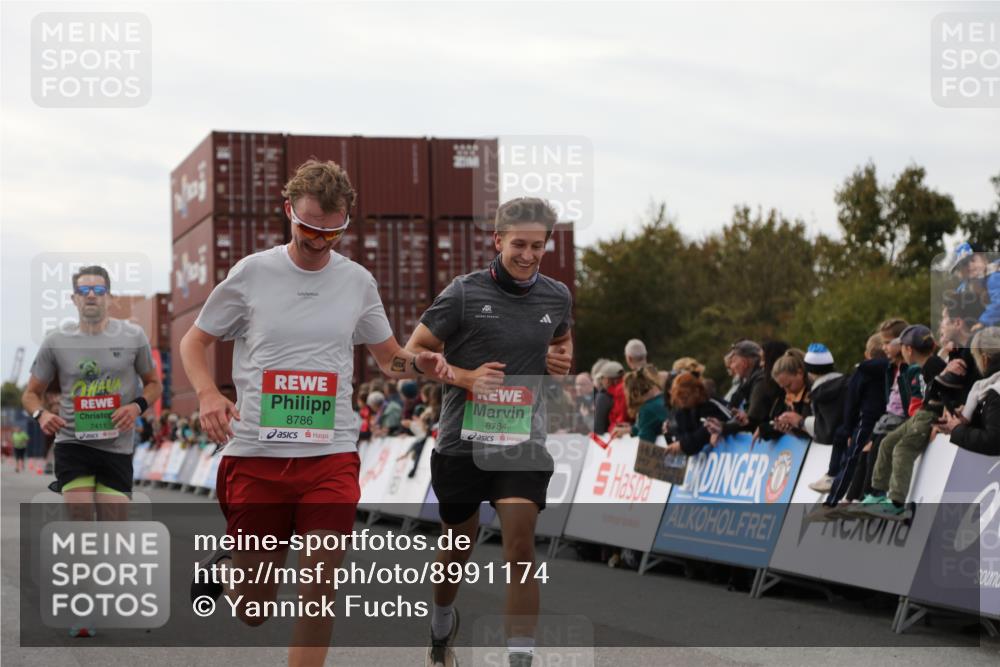 03.10.2025 - Köhlbrandbrückenlauf Yannick Fuchs http://msf.ph/oto/8991174 03.10.2025 16:02:37 Ziel 7102, 7219, 7280, 7411, 8784, 8786 meine-sportfotos.de