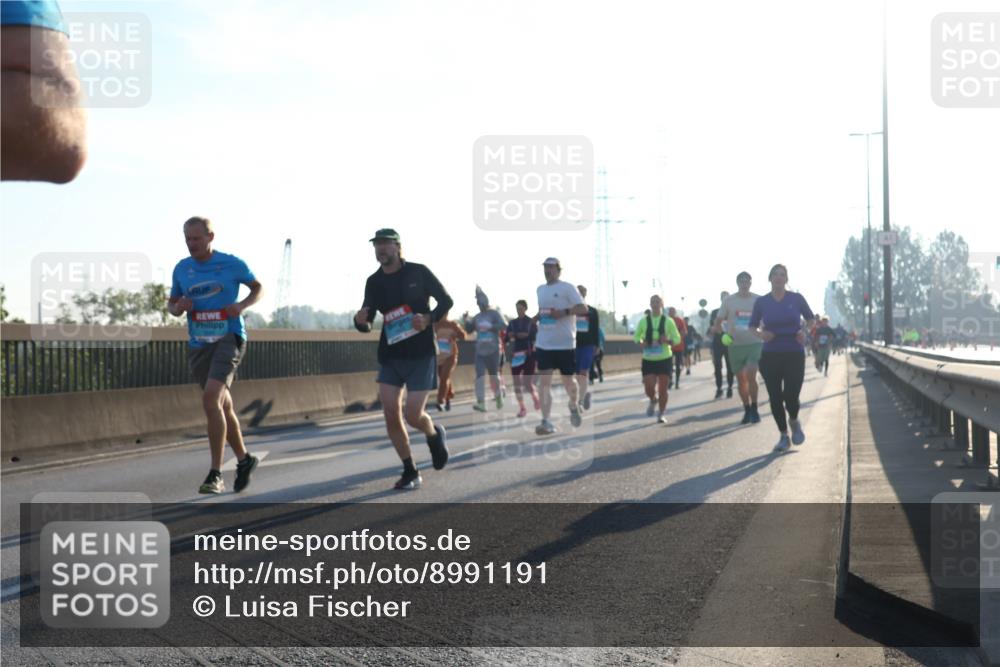 03.10.2025 - Köhlbrandbrückenlauf Luisa Fischer http://msf.ph/oto/8991191 03.10.2025 10:15:59 Position 3  meine-sportfotos.de