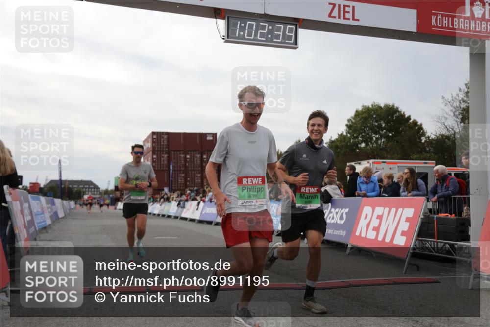 03.10.2025 - Köhlbrandbrückenlauf Yannick Fuchs http://msf.ph/oto/8991195 03.10.2025 16:02:38 Ziel 7102, 7280, 7411, 8784, 8786 meine-sportfotos.de