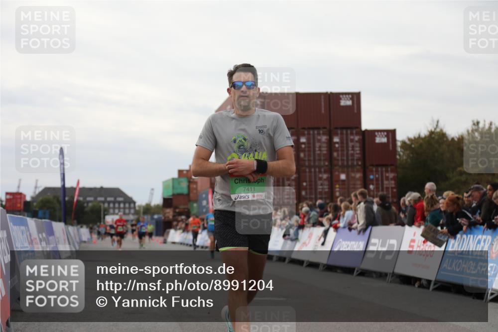 03.10.2025 - Köhlbrandbrückenlauf Yannick Fuchs http://msf.ph/oto/8991204 03.10.2025 16:02:38 Ziel 7102, 7280, 7411, 8784, 8786 meine-sportfotos.de