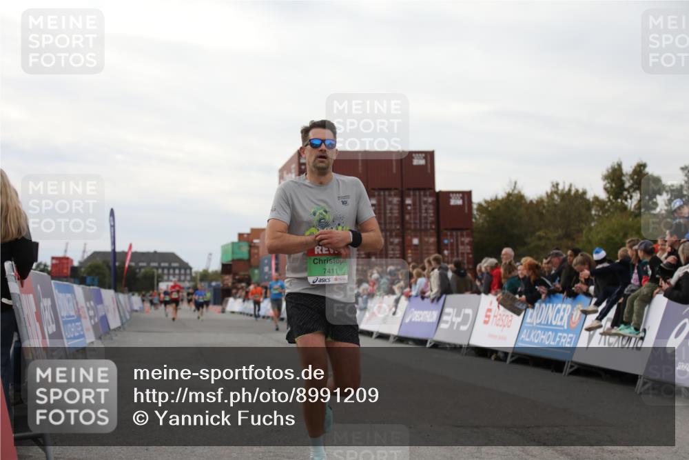 03.10.2025 - Köhlbrandbrückenlauf Yannick Fuchs http://msf.ph/oto/8991209 03.10.2025 16:02:38 Ziel 7102, 7280, 7411, 8784, 8786 meine-sportfotos.de