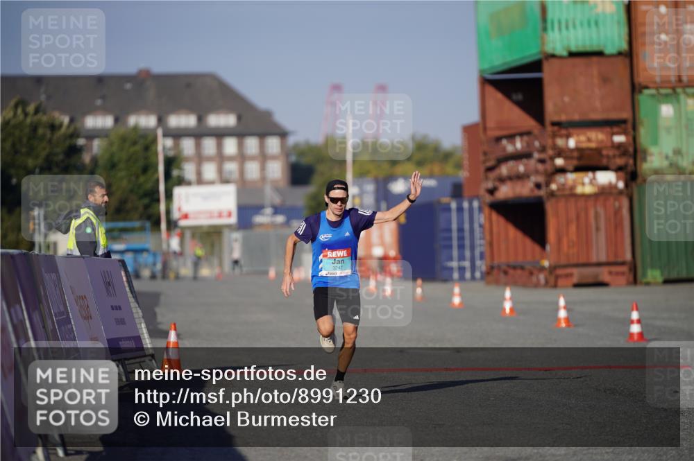 03.10.2025 - Köhlbrandbrückenlauf Michael Burmester http://msf.ph/oto/8991230 03.10.2025 09:43:49 Ziel 3247 meine-sportfotos.de