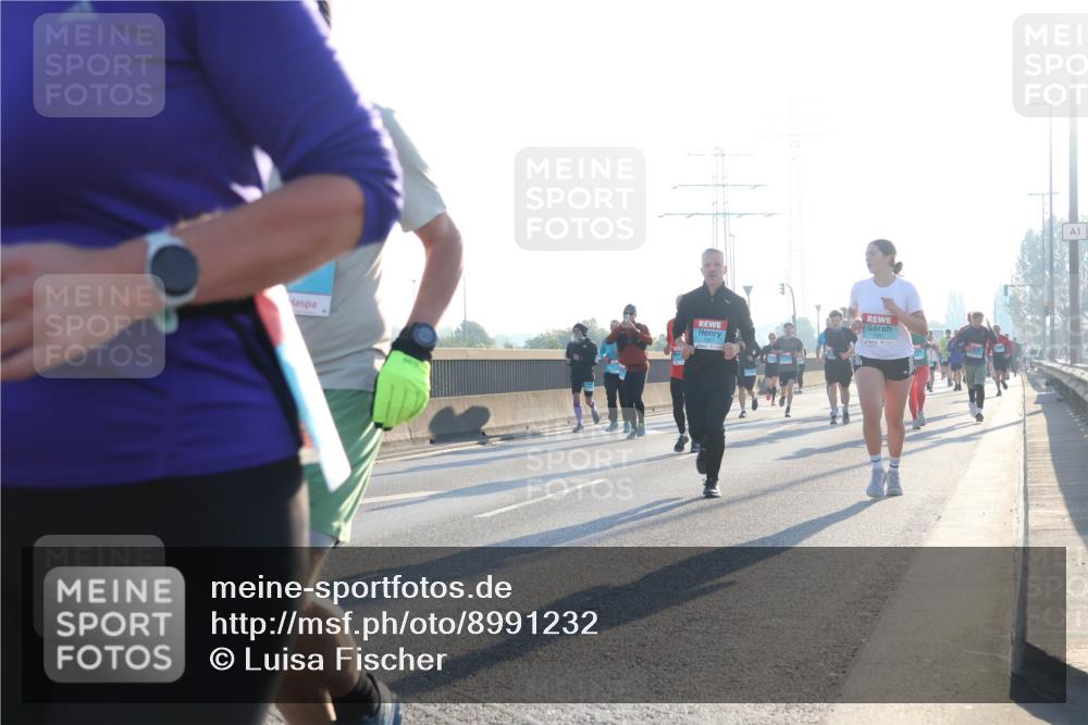03.10.2025 - Köhlbrandbrückenlauf Luisa Fischer http://msf.ph/oto/8991232 03.10.2025 10:16:03 Position 3 1 meine-sportfotos.de