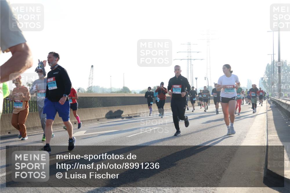 03.10.2025 - Köhlbrandbrückenlauf Luisa Fischer http://msf.ph/oto/8991236 03.10.2025 10:16:03 Position 3 1401 meine-sportfotos.de