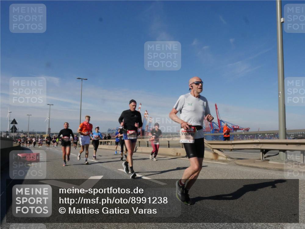 03.10.2025 - Köhlbrandbrückenlauf Matties Gatica Varas http://msf.ph/oto/8991238 03.10.2025 12:42:03 Position 2 361, 5959 meine-sportfotos.de