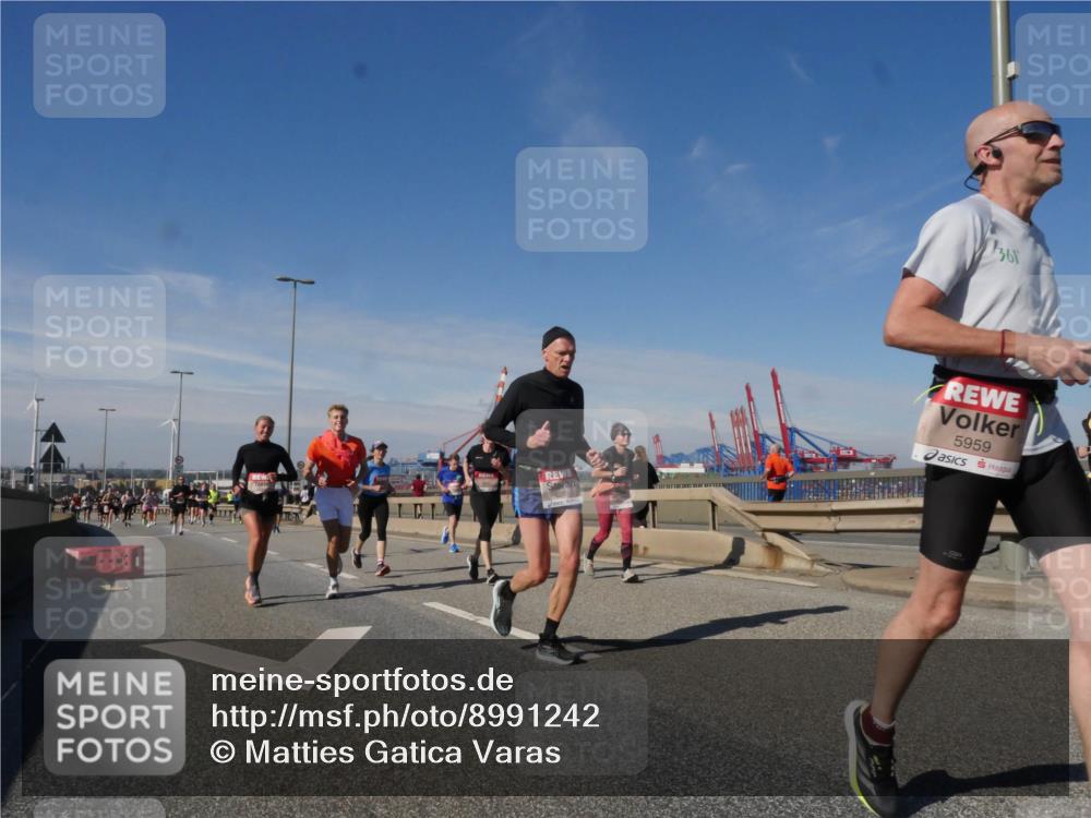 03.10.2025 - Köhlbrandbrückenlauf Matties Gatica Varas http://msf.ph/oto/8991242 03.10.2025 12:42:03 Position 2 1361, 5959 meine-sportfotos.de