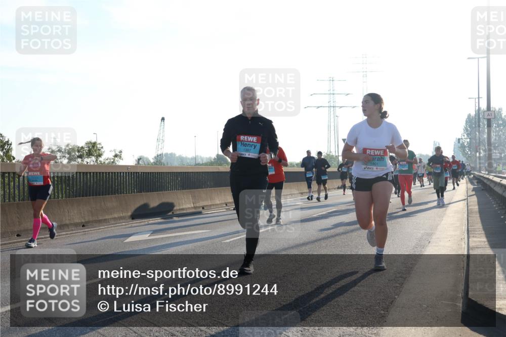 03.10.2025 - Köhlbrandbrückenlauf Luisa Fischer http://msf.ph/oto/8991244 03.10.2025 10:16:04 Position 3 1397, 1401, 1 meine-sportfotos.de